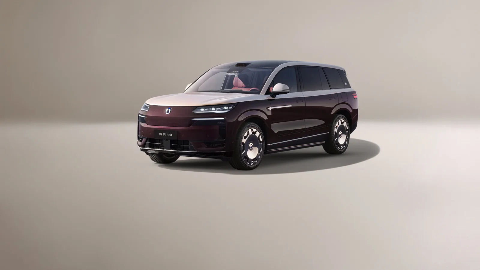 Denza N9 exterior vehicle photograph