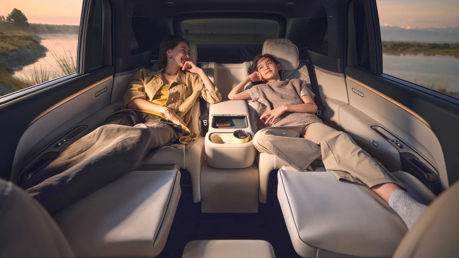 Li Auto L8 · Rear seating space · view 2