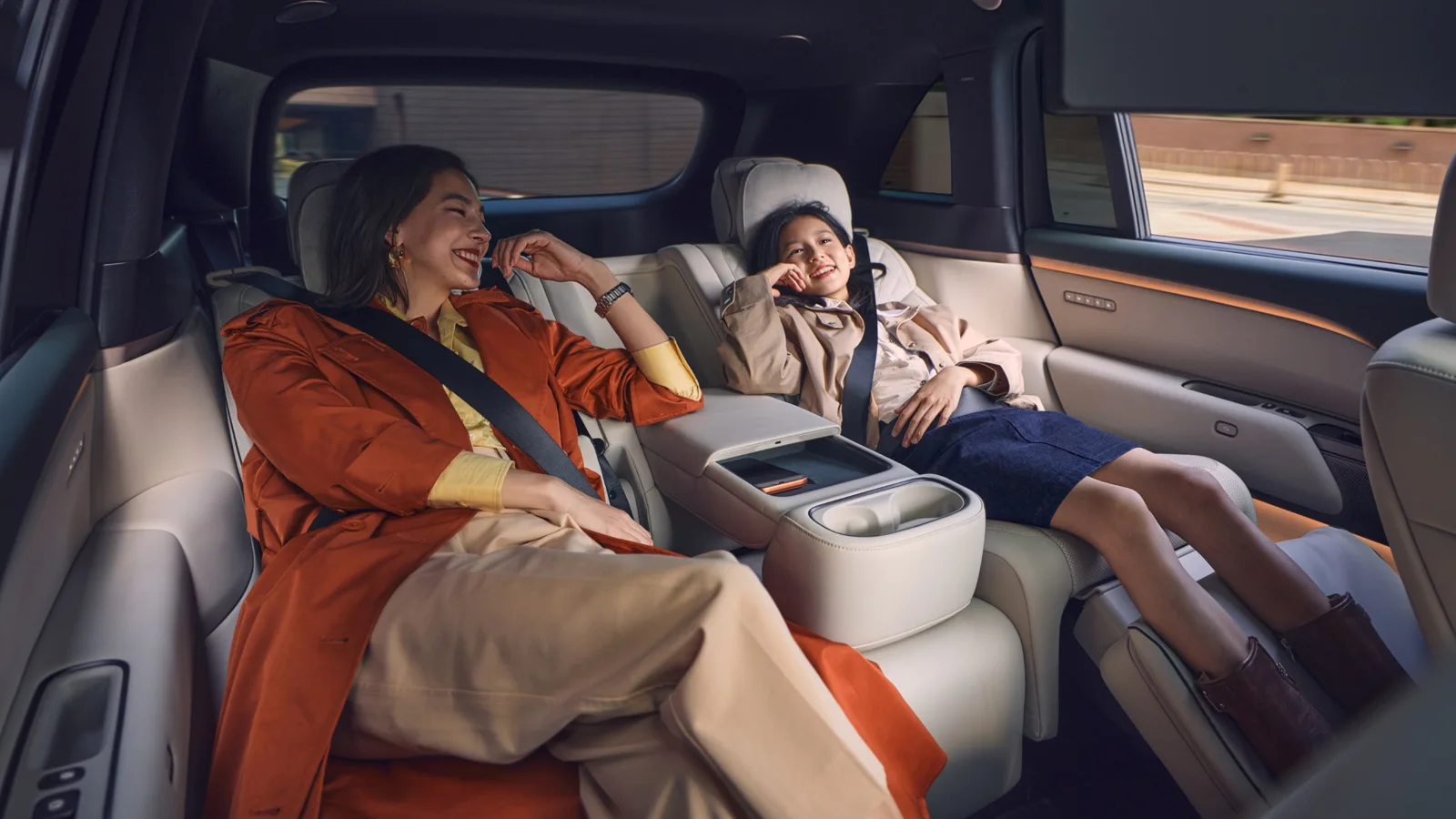 Li Auto L8 · Reclining rear seats · view 3