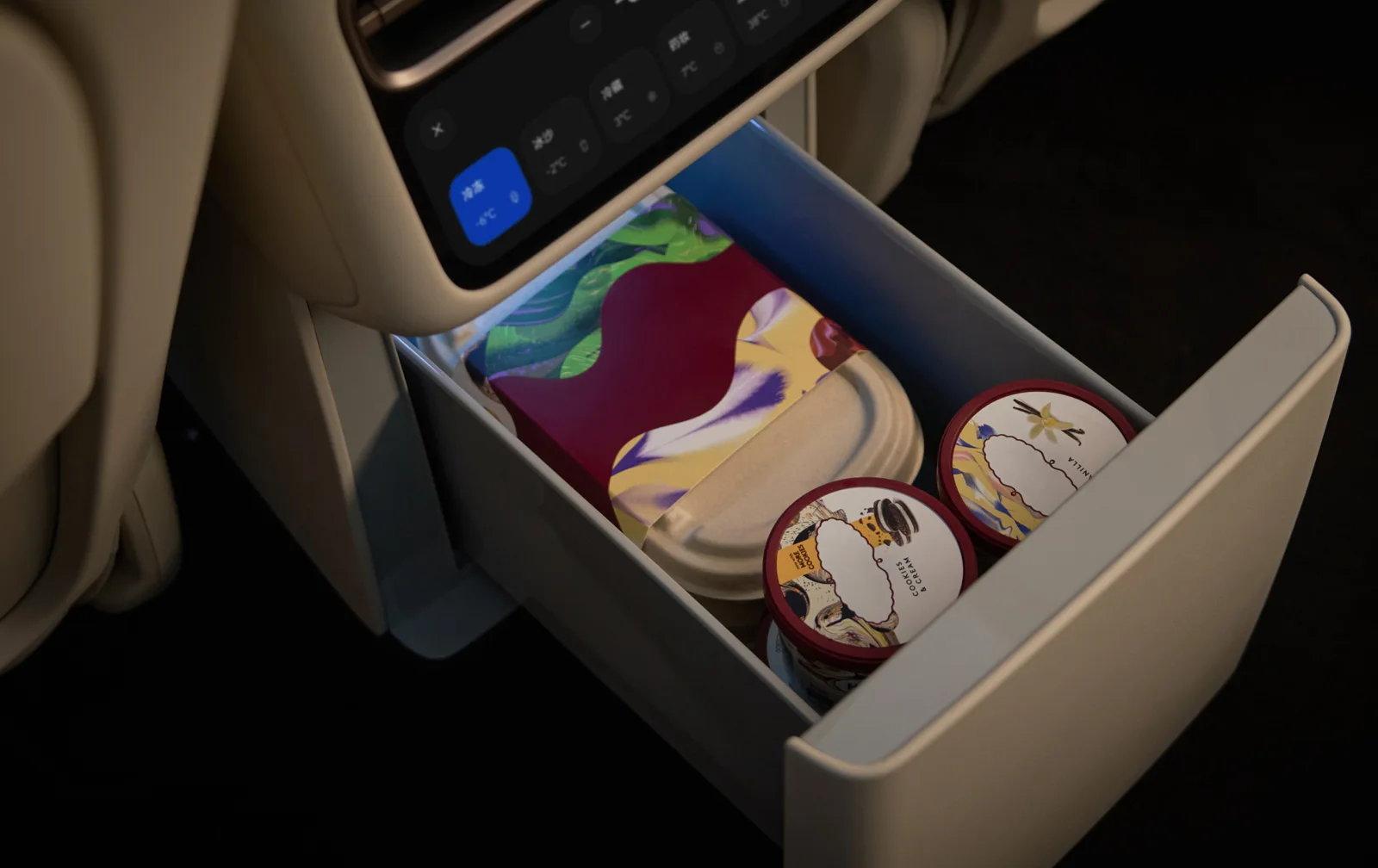 Li Auto L8 · Cabin refrigerator · view 10