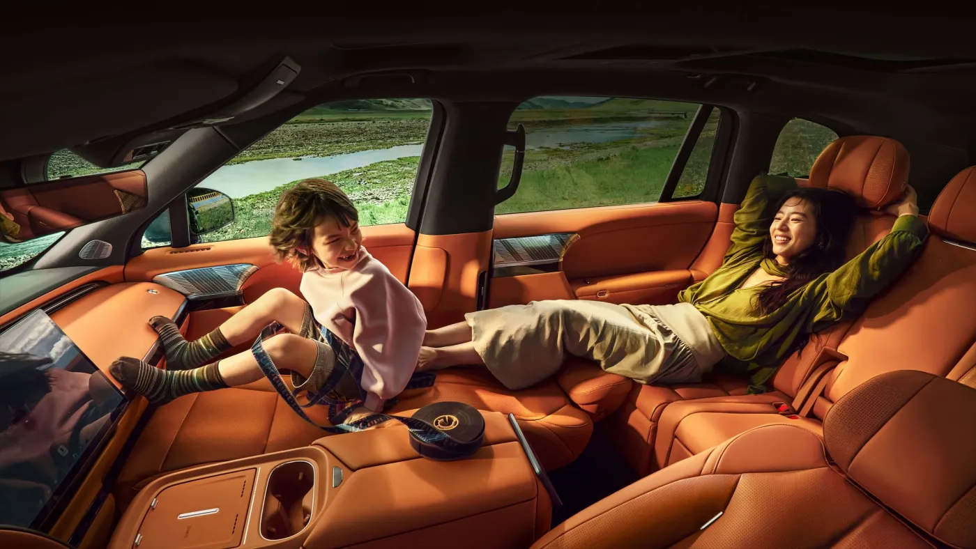 XPENG G9L · Front passenger recline · view 8