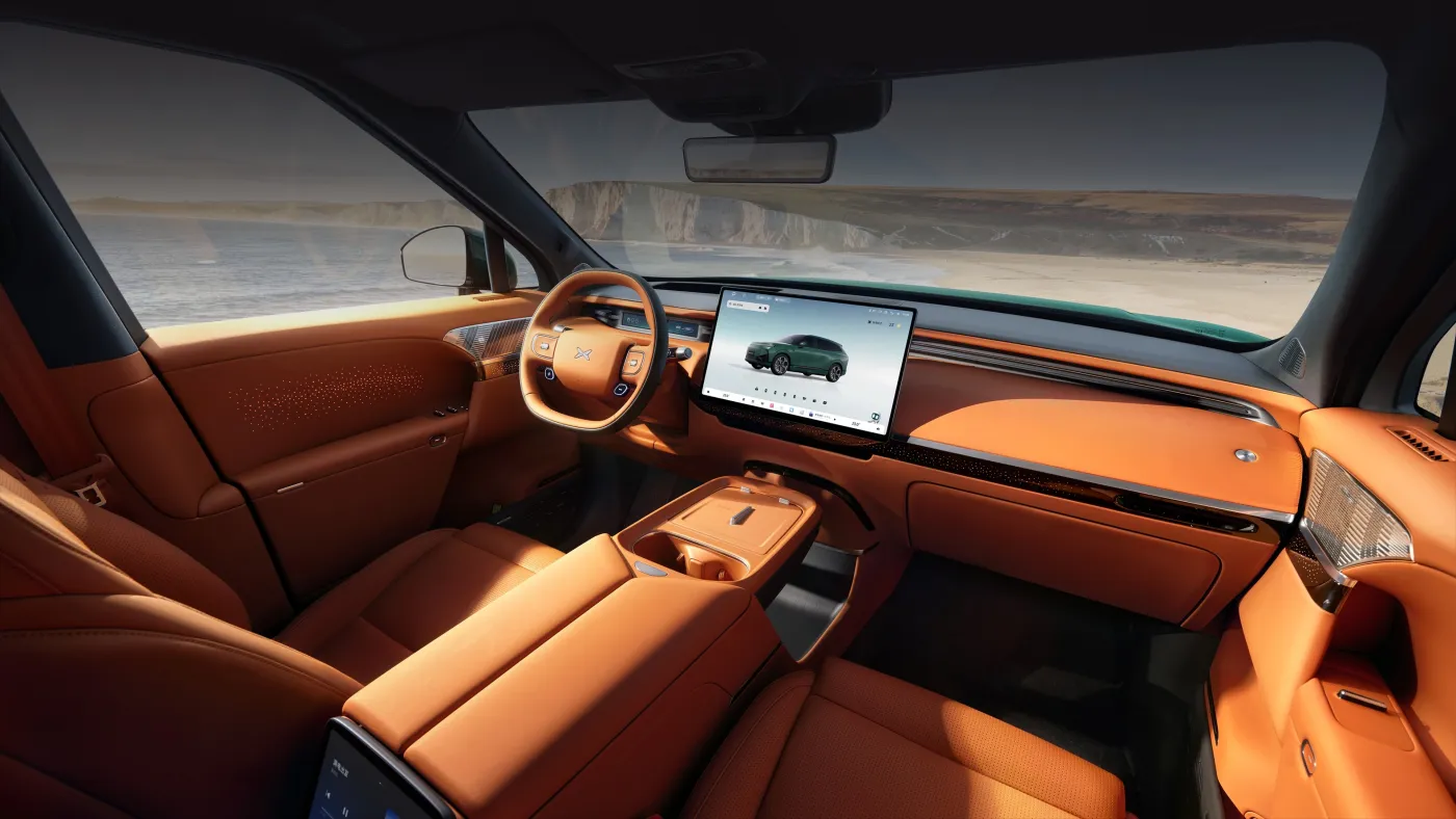 XPENG G9L · Dashboard panorama · view 1