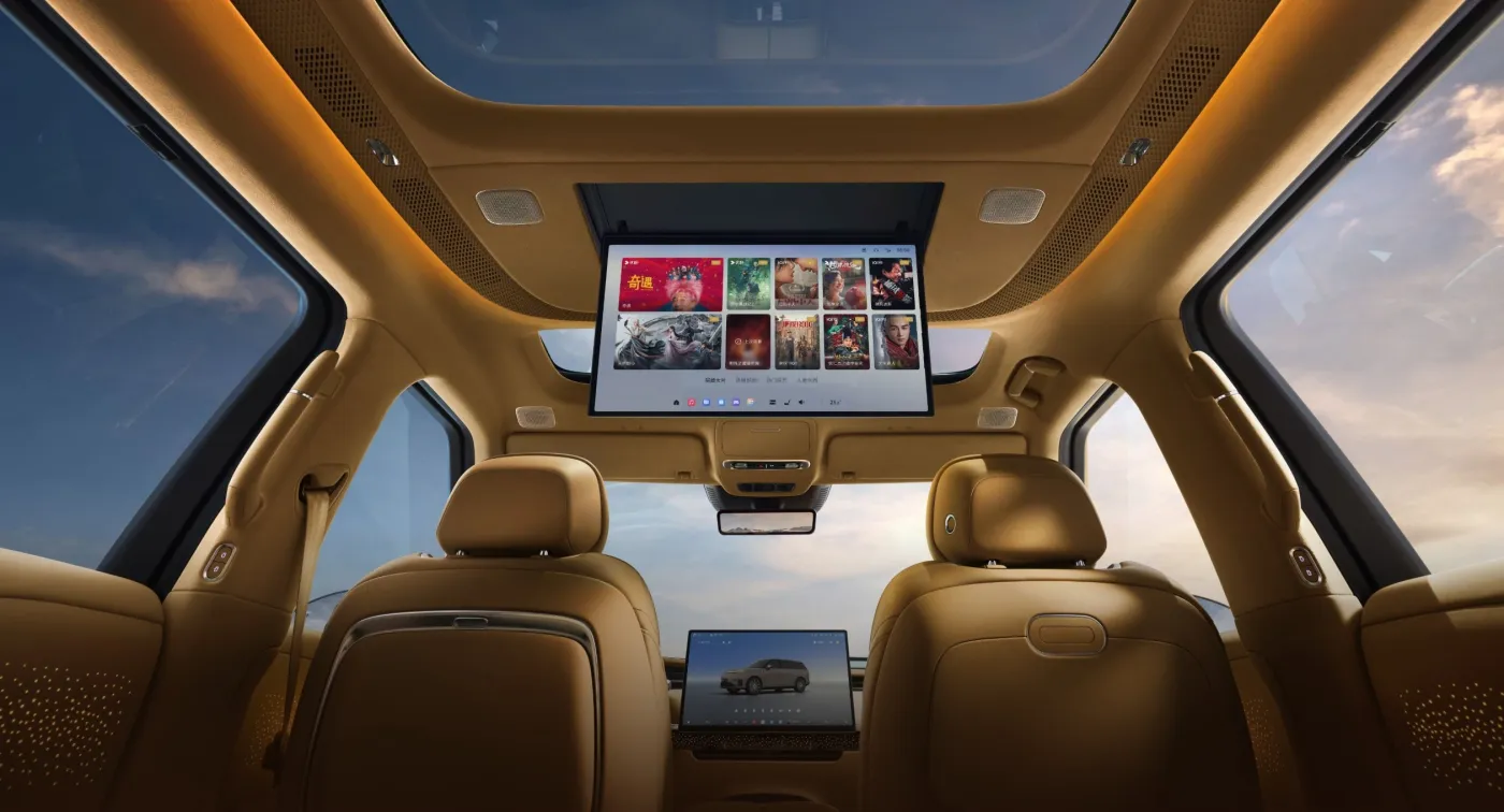 XPENG GX · Rear entertainment screen · view 10