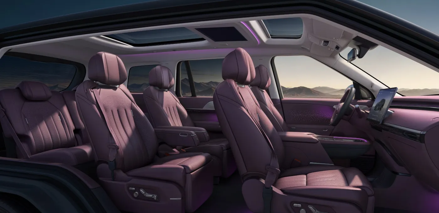 XPENG GX · Three-row cabin · view 2