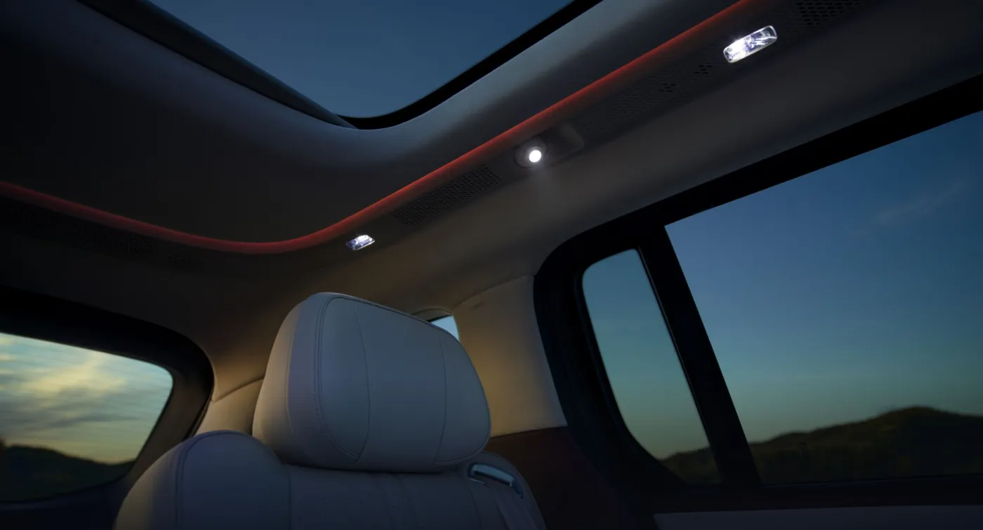 XPENG X9 · Panoramic roof · view 5